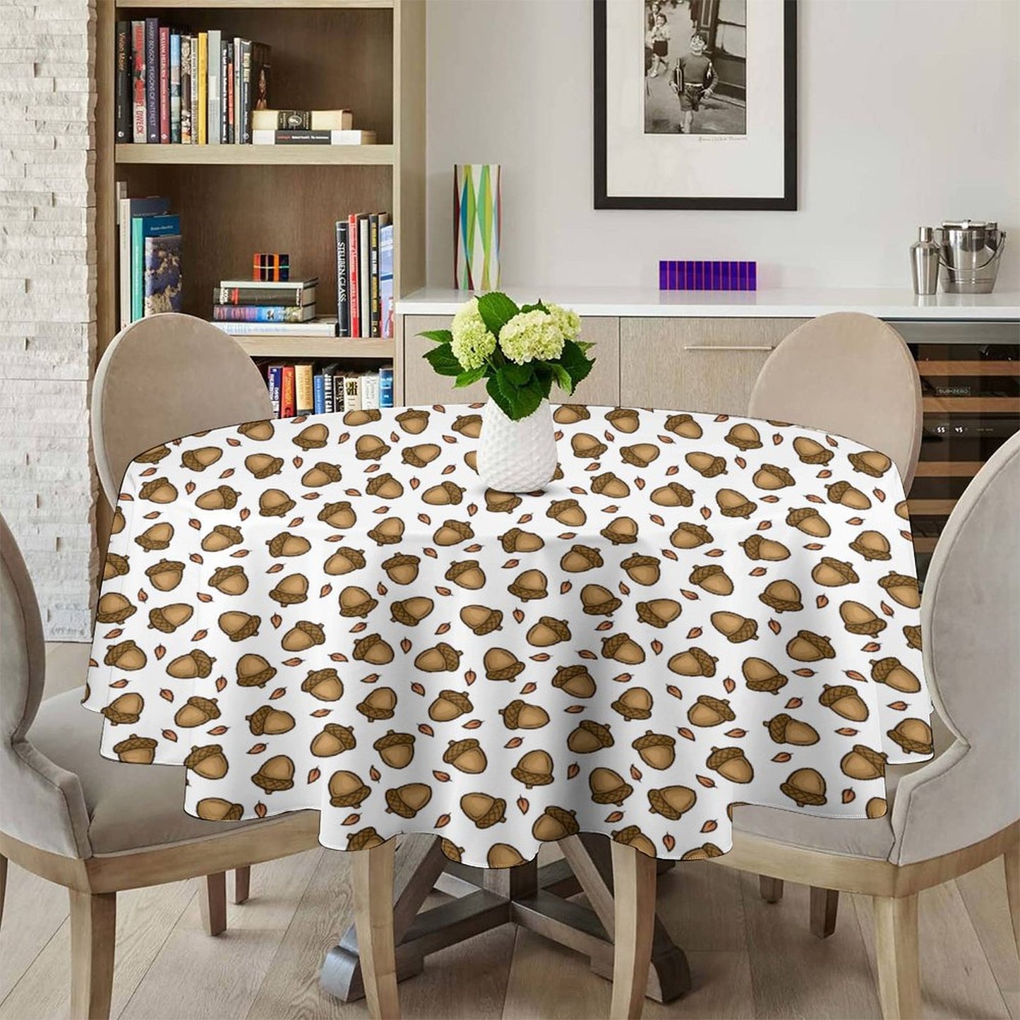 Round Tablecloth on Round Table