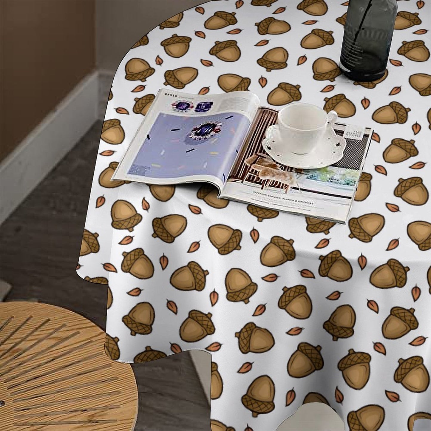 Round Tablecloth on Round Table